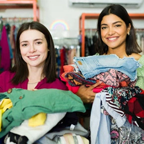 friends shopping